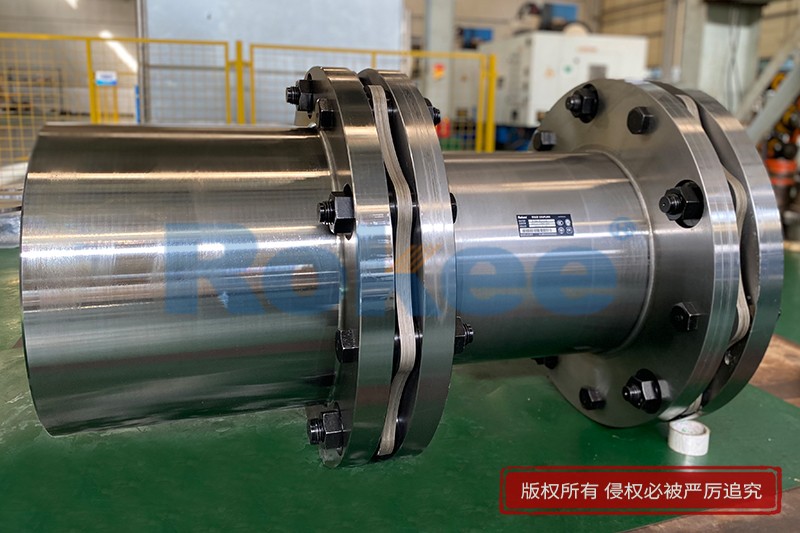 撓性膜片聯(lián)軸器通過(guò)壓擠使彈性間隔體和兩邊的軸套吻合